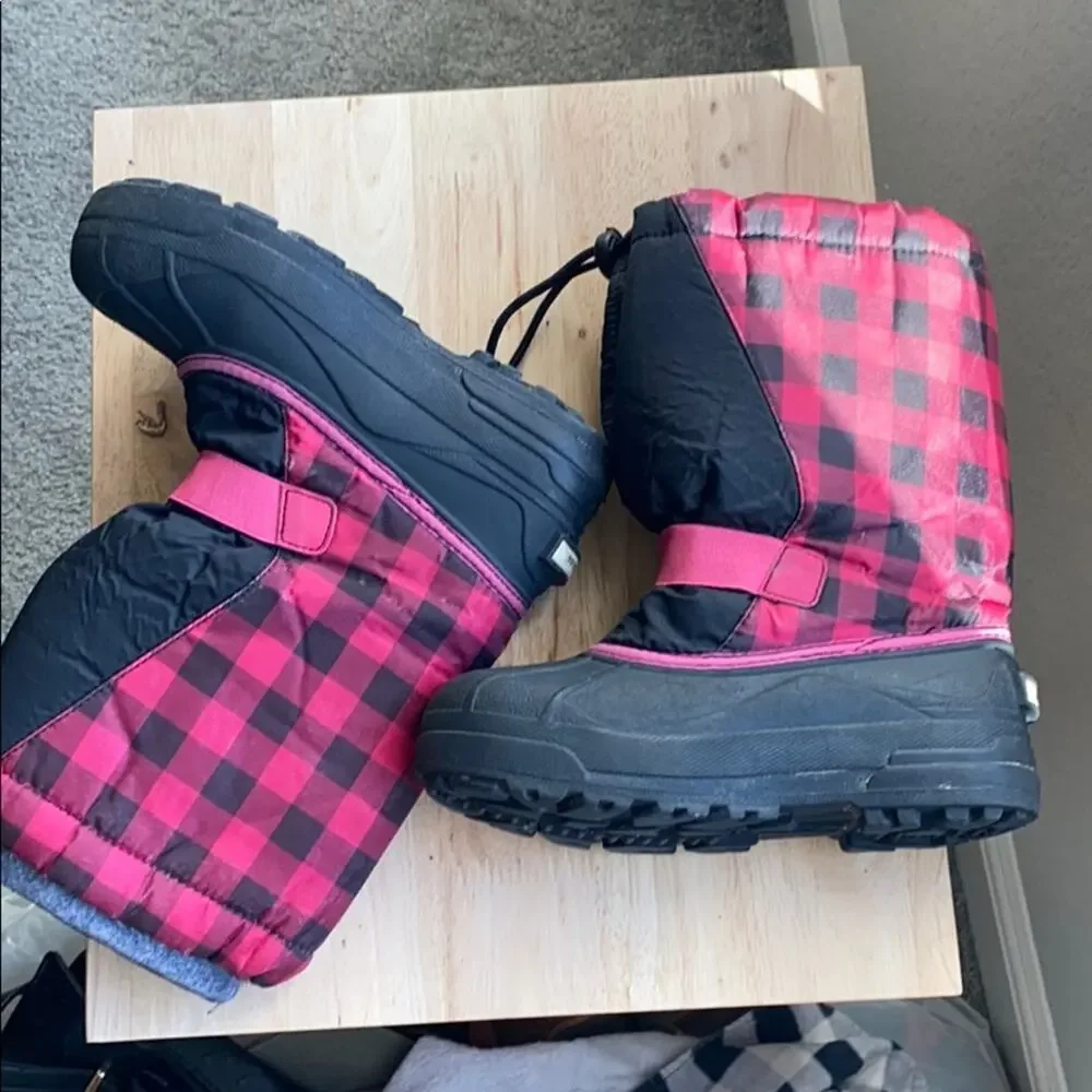Columbia powder bug pink black snow boot size 5 youth plaid print waterproof